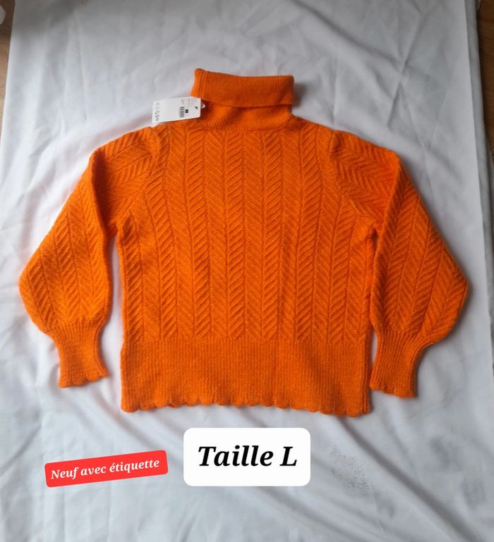 Très beau pull orange neuf avec étiquette 🏷