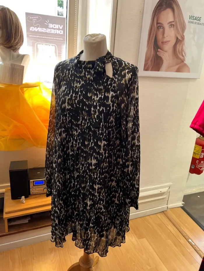 Très jolie robe habillée