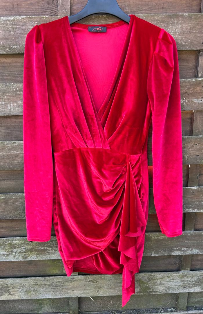 Robe en velours rouge