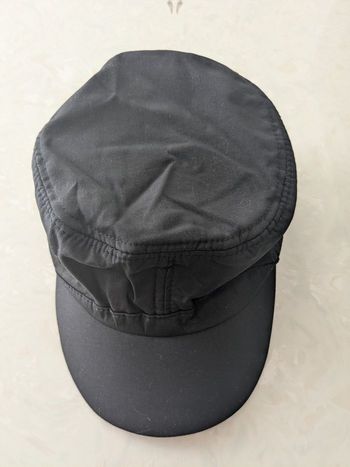 Belle casquette noire pour femme. Taille unique 