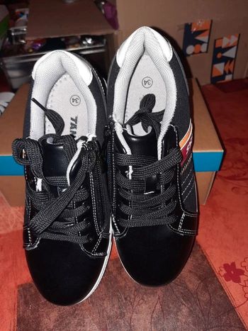 Chaussure enfant pointure 34 neuf jamais porté