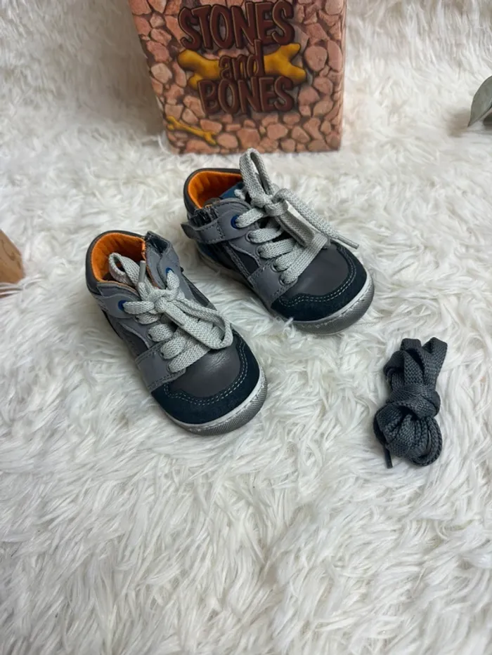 Paire de chaussures bébé Stones and Bones taille 20 - photo numéro 4