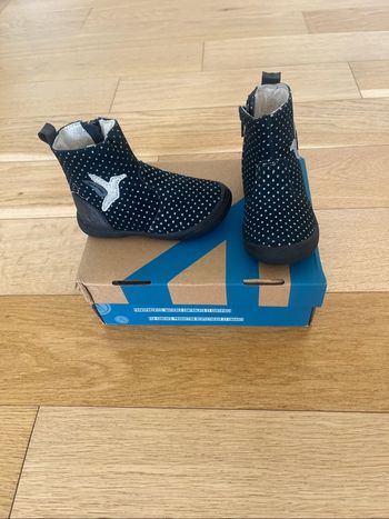 Adorables bottines grises foncées à pois blancs, marque Alma, taille 21.