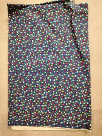 tissu fleuri 110 x 50 cm