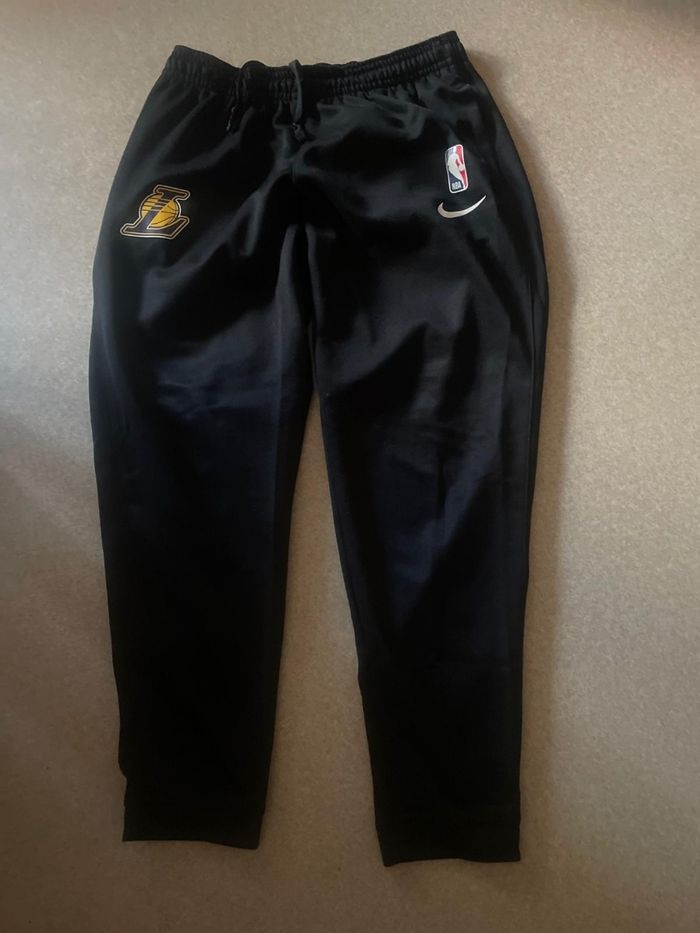 jogging homme Nike  NBA taille L  noir en parfait etat