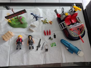 Aéroglisseur, moteur submersible et dinosaure. Playmobil n°9435