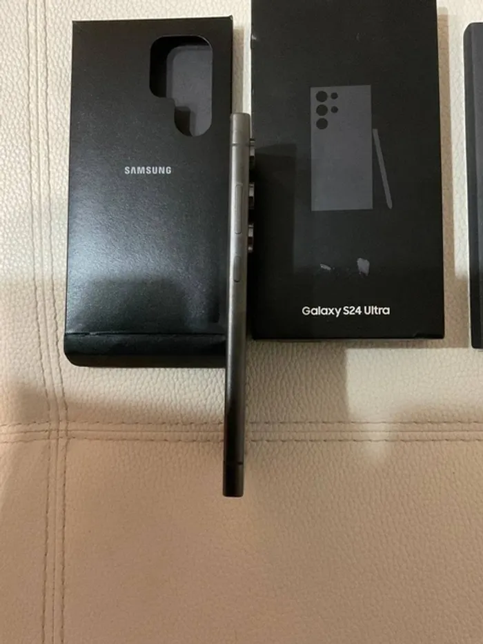 Samsung Galaxy S24 ultra quasiment neuf - photo numéro 3