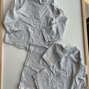 Lot 2 t-shirt col roulé jumeaux 12-18 mois