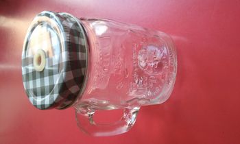 Verre à boire à anse avec paille