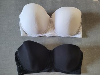 2 soutien gorges blanc et noir 85C