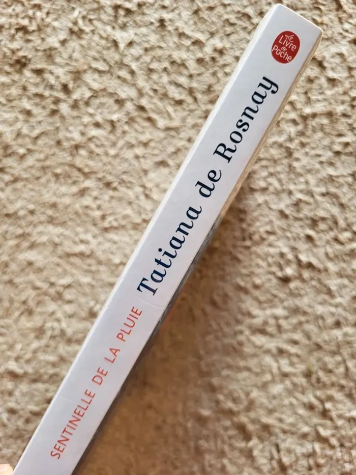 Livre "Sentinelle de la pluie" de Tatiana de Rosnay - photo numéro 4