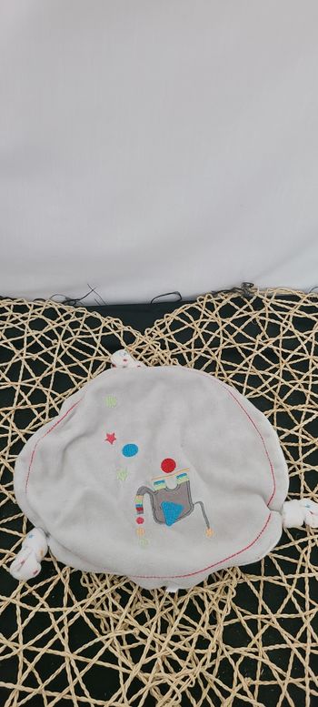 Doudou Gris Blanc Cirque Circus Rond Systeme U Ballons Etoiles vert bleu rouge jaune elephant