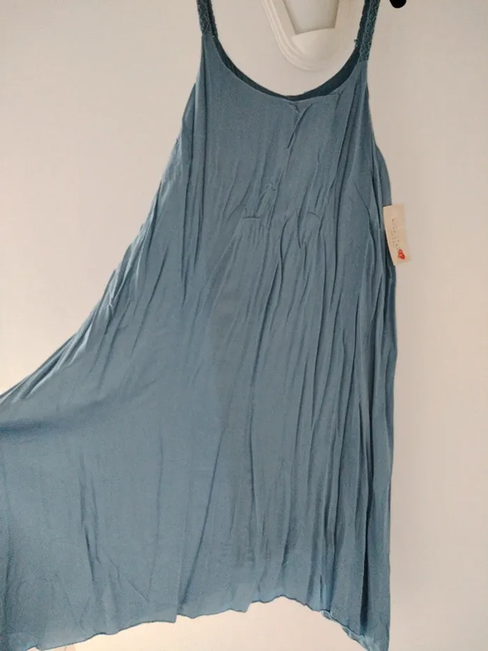 Robe d'été mi-longue à bretelles bleu - photo numéro 3