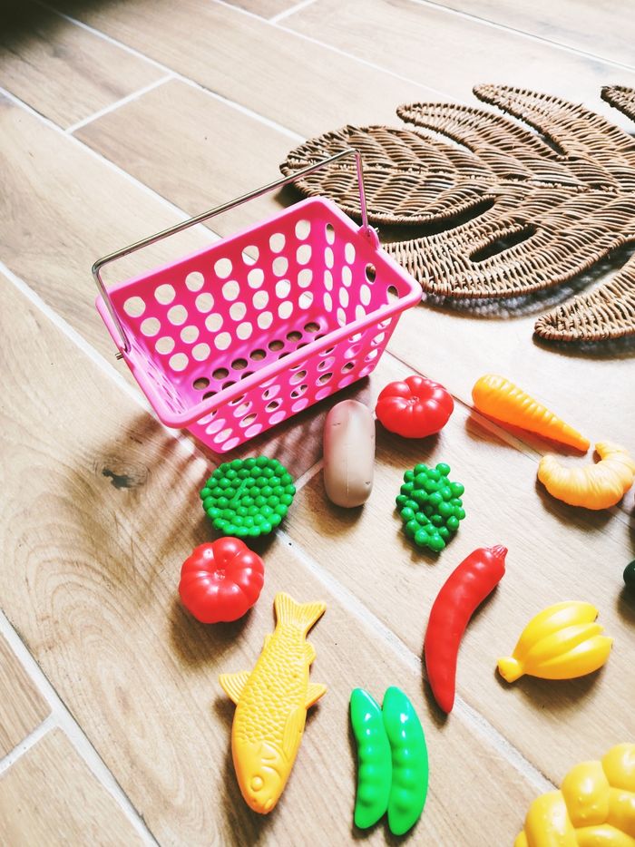 🧺Dinette panier rose avec fruits et légumes en plastique - photo numéro 2