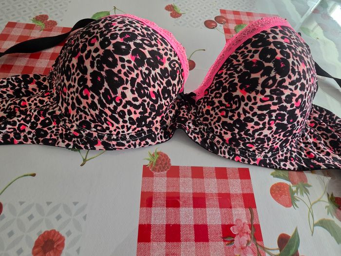 SOUTIEN-GORGE ROSE DENTELLE AVEC NOEUD DEVANT TAILLE 100C MARQUE FASHION PRIVATE COMPANY - photo numéro 2