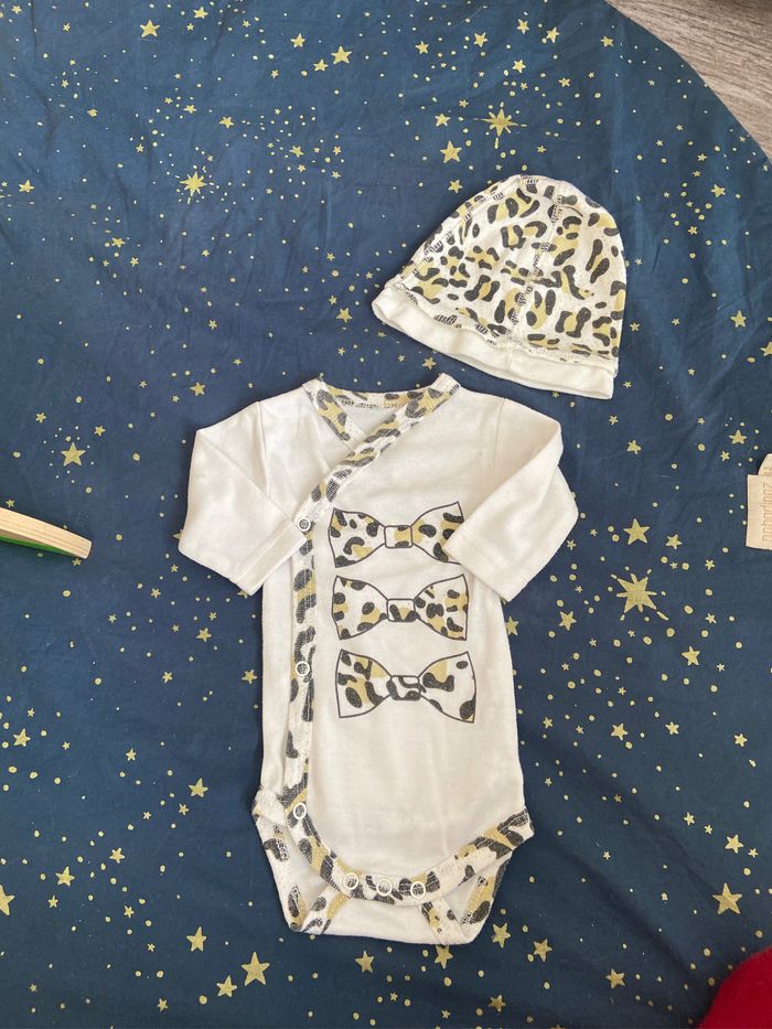 Body et bonnet taille 0/1 mois
