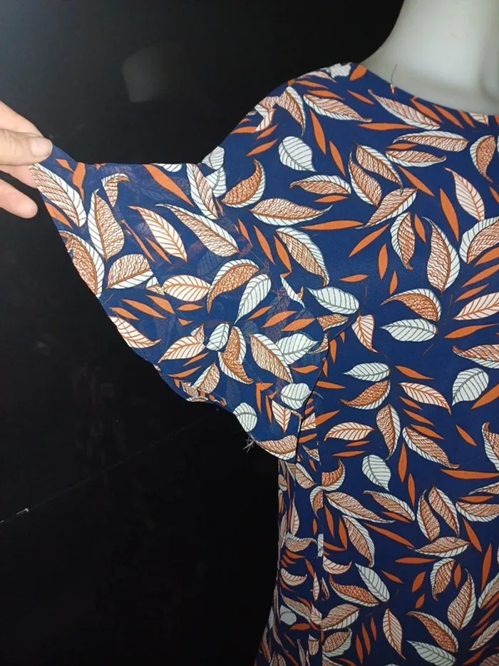 Jolie robe droite taille L motifs - photo numéro 3