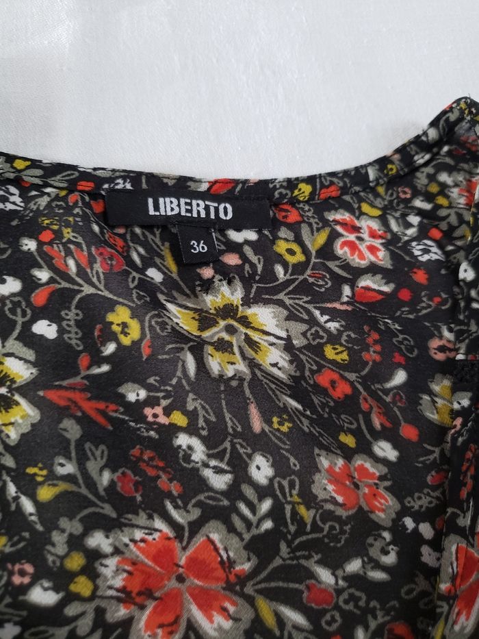 Blouse noire fleuries manches longues - photo numéro 4