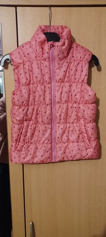 Très jolie doudoune sans manches fille T 4/5 ans