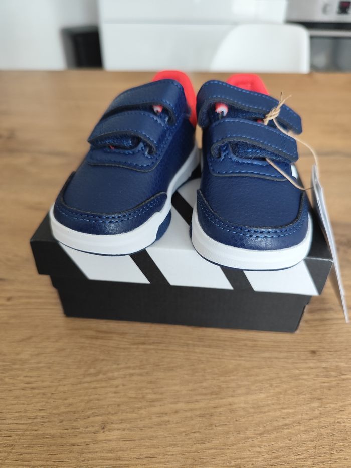 Basket adidas garçon taille 20 - photo numéro 2