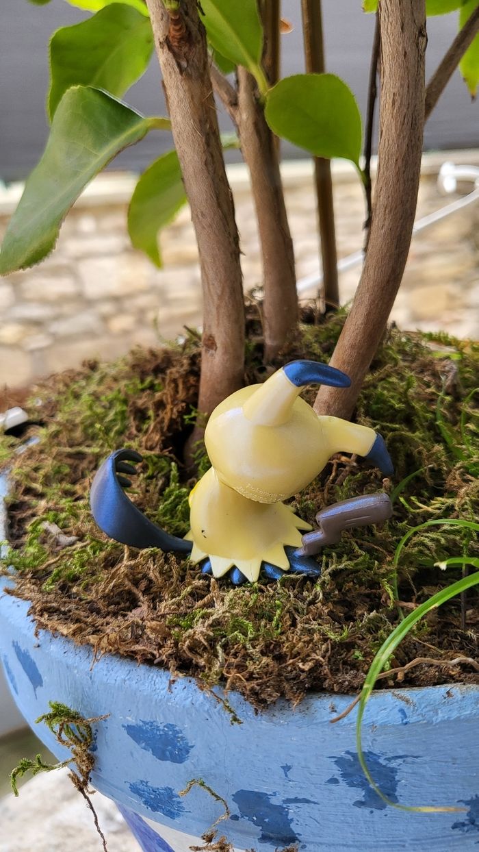 Super Figurine pokemon Nintendo mimiqui effet brillant - photo numéro 4