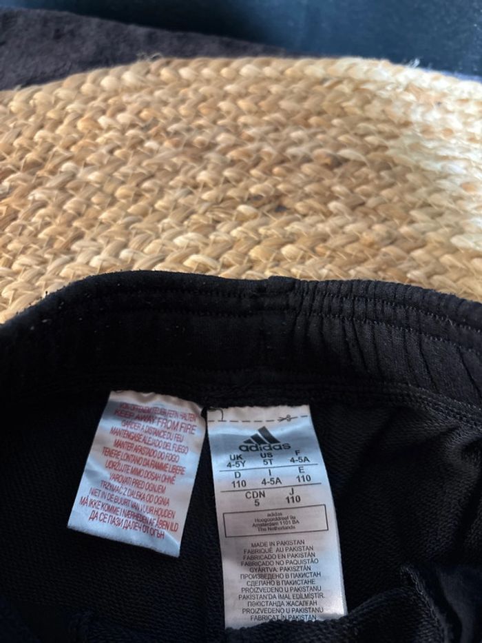 Short Adidas garçon taille 4/5ans - photo numéro 4