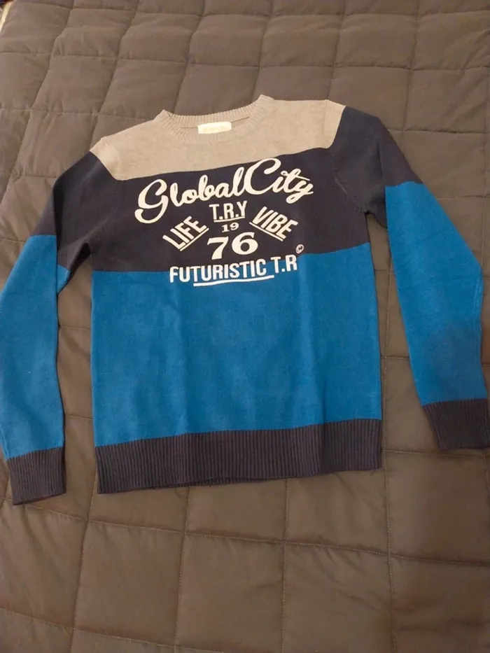 Pull gris/bleu T12A