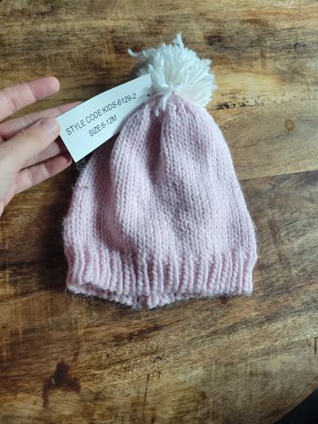Bonnet rose et pompon blanc taille 12 m