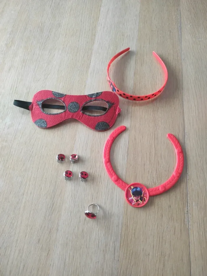 Lot d accessoires et bijoux miraculous ladybug