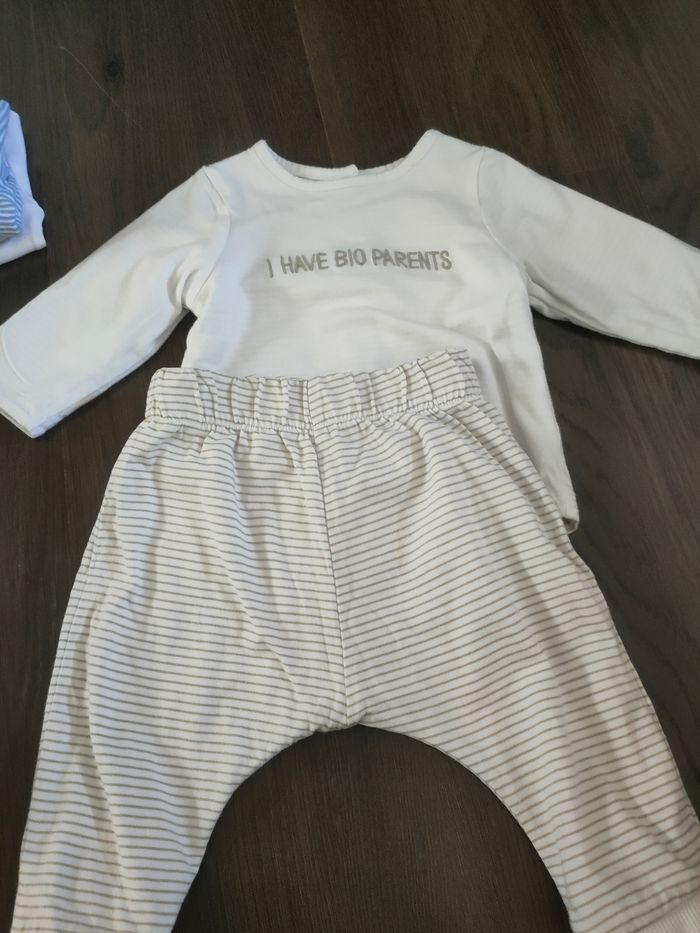 Lot pyjama/bodies 3  mois - photo numéro 5
