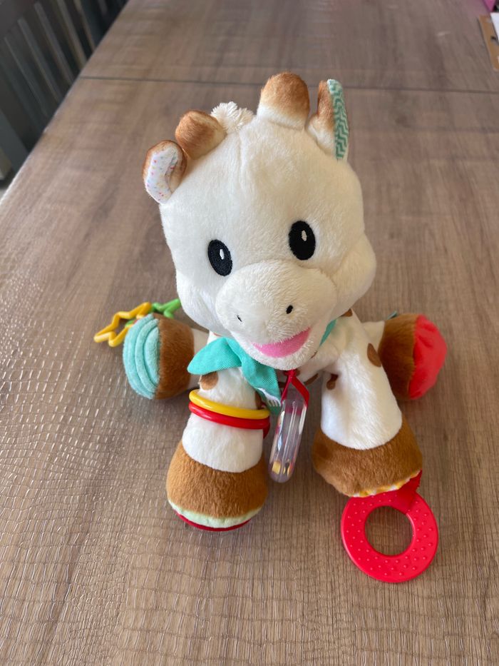 peluche d’activités sophie la girafe