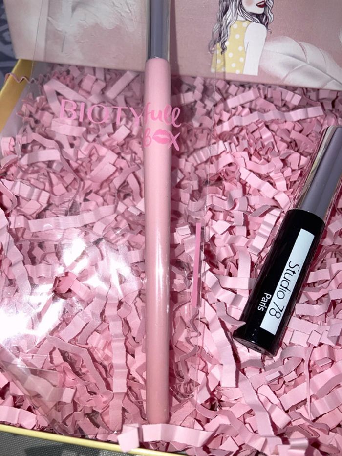 Mascara noir + pinceau éventail - photo numéro 4