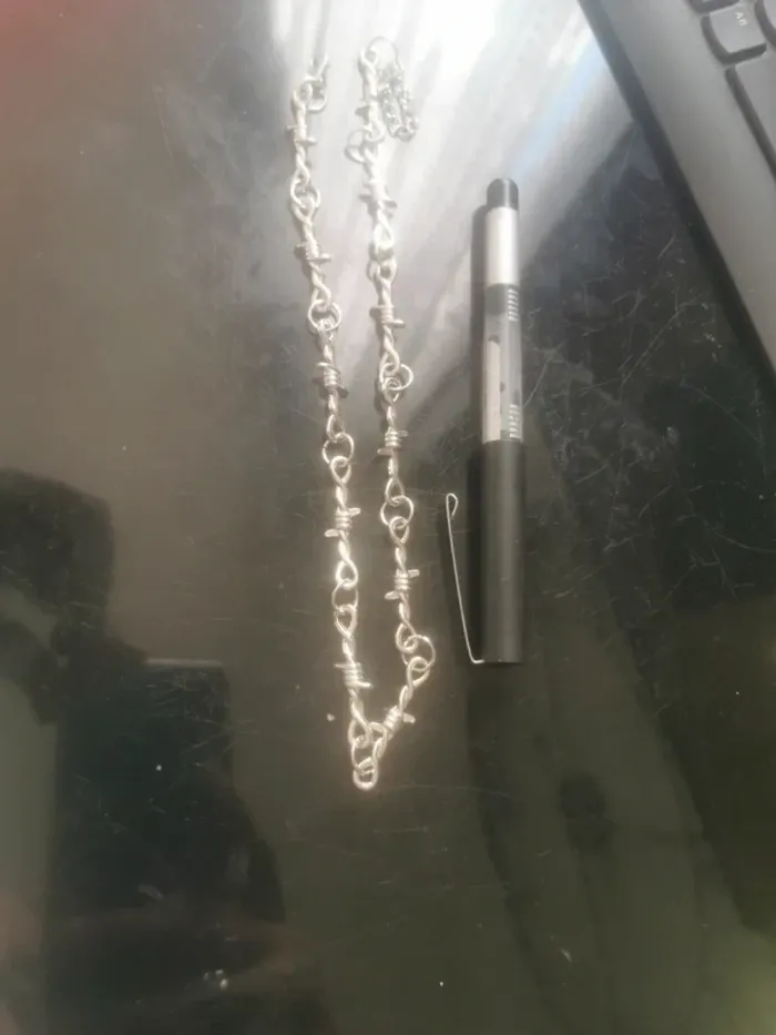 Collier fil barbelé ** N E U F ** argenté punk rave gothique grunge rock cable - photo numéro 2