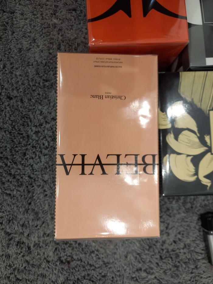 Lot de 5 parfums 100mL et 75 mL neufs . Scellé - photo numéro 2