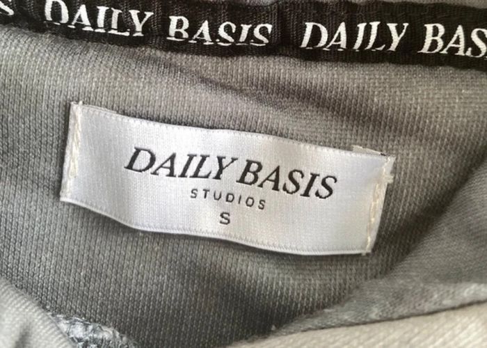 Sweat à capuche taille S dailly basis studios - photo numéro 2