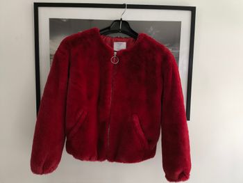 Veste fourrure rouge Bershka comme neuve
