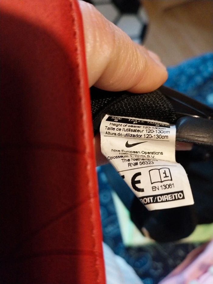 Protèges tibia Nike taille s comme neuf - photo numéro 3