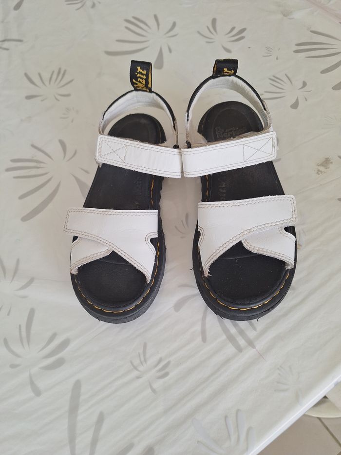 Nu-pieds pointure 33 Dr Martens (With Soles Bouncing) - photo numéro 2