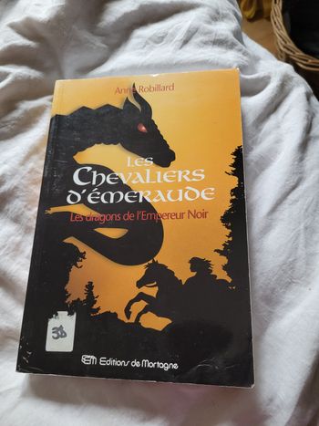 Les chevaliers d emeraude les dragons de l empereur noir