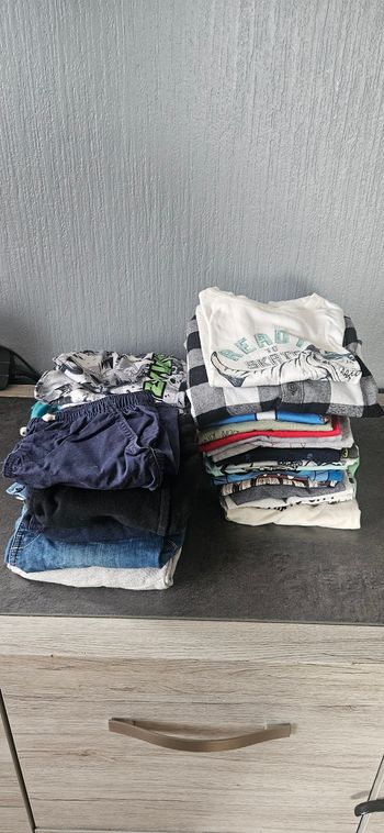Lot de 28 vêtements 