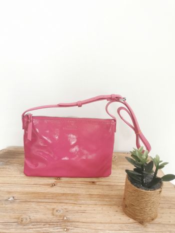 Sac pochette en cuir rose fuschia verni Lymbo Patent Morning Glory Beck Sondergaard