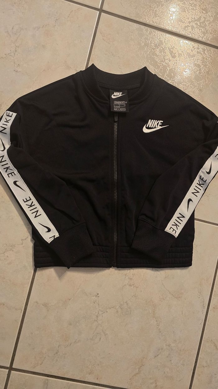 NEUF!!!! (non portés) 🥰😍🤩SUPERBE survêtement MIXTE 8 ans NIKE (prix ferme)⚘️⚘️🤩🤩 - photo numéro 3