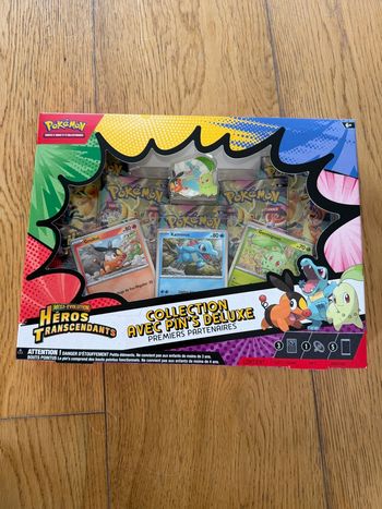 Pokémon coffret héros transcendants collection avec pin's deluxe premiers partenaires
