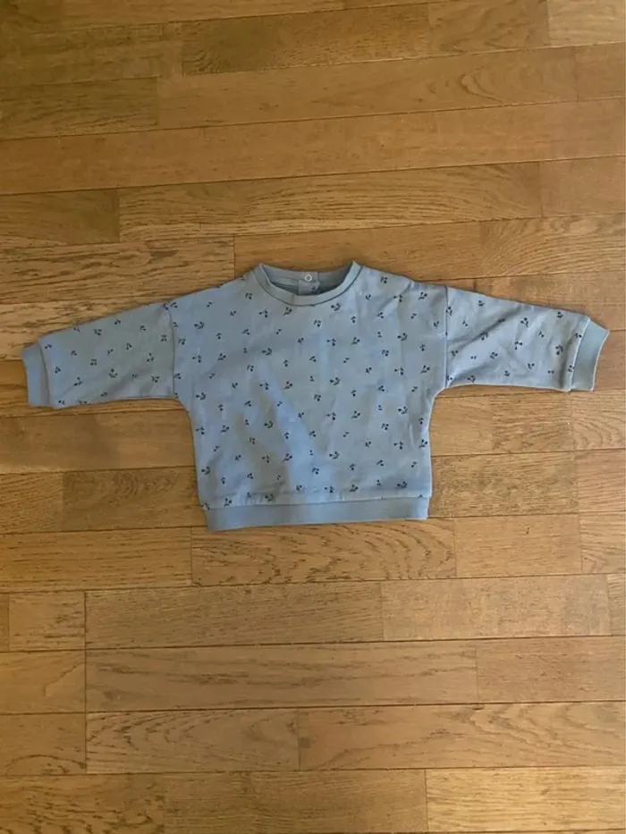 Sweat fin vert avec motif cerises 9 mois Vertbaudet neuf avec étiquette - photo numéro 2