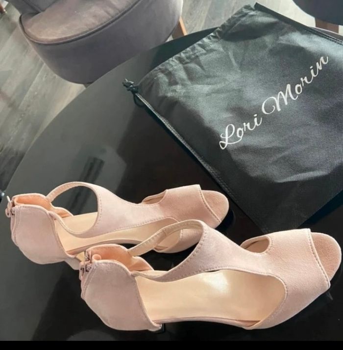 Haussier à talon rose 35 neuve - photo numéro 3