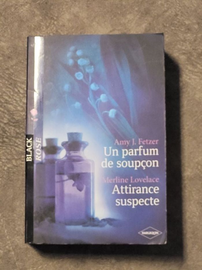 Un Parfum De Soupcon+Attirance Suspecte Par Amy-J Fetzer