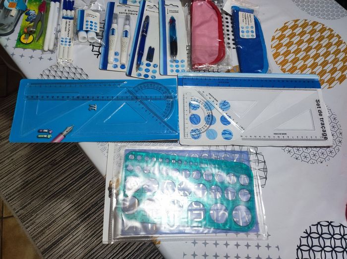 Lot de fournitures scolaires Neuf - photo numéro 3