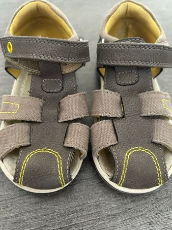 Sandalette garçon taille 24