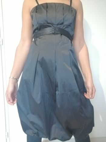 Robe bouffante noire en satin