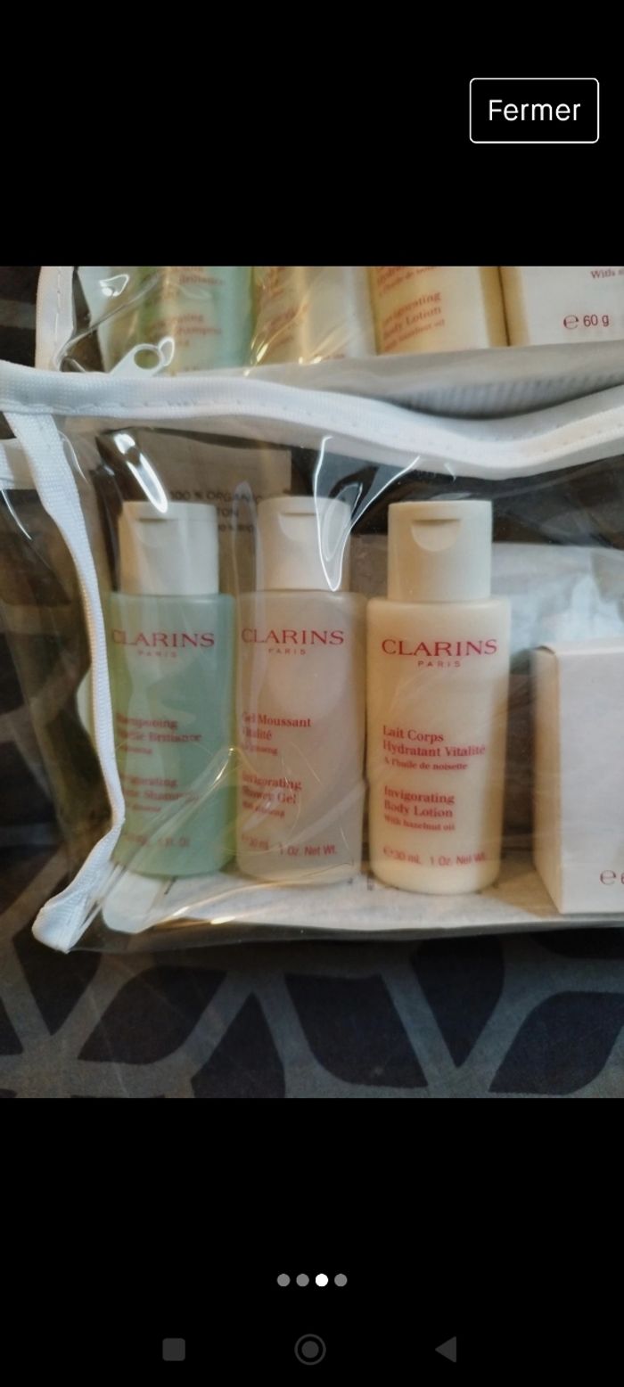 Kit de toilette Clarins neuf - photo numéro 3